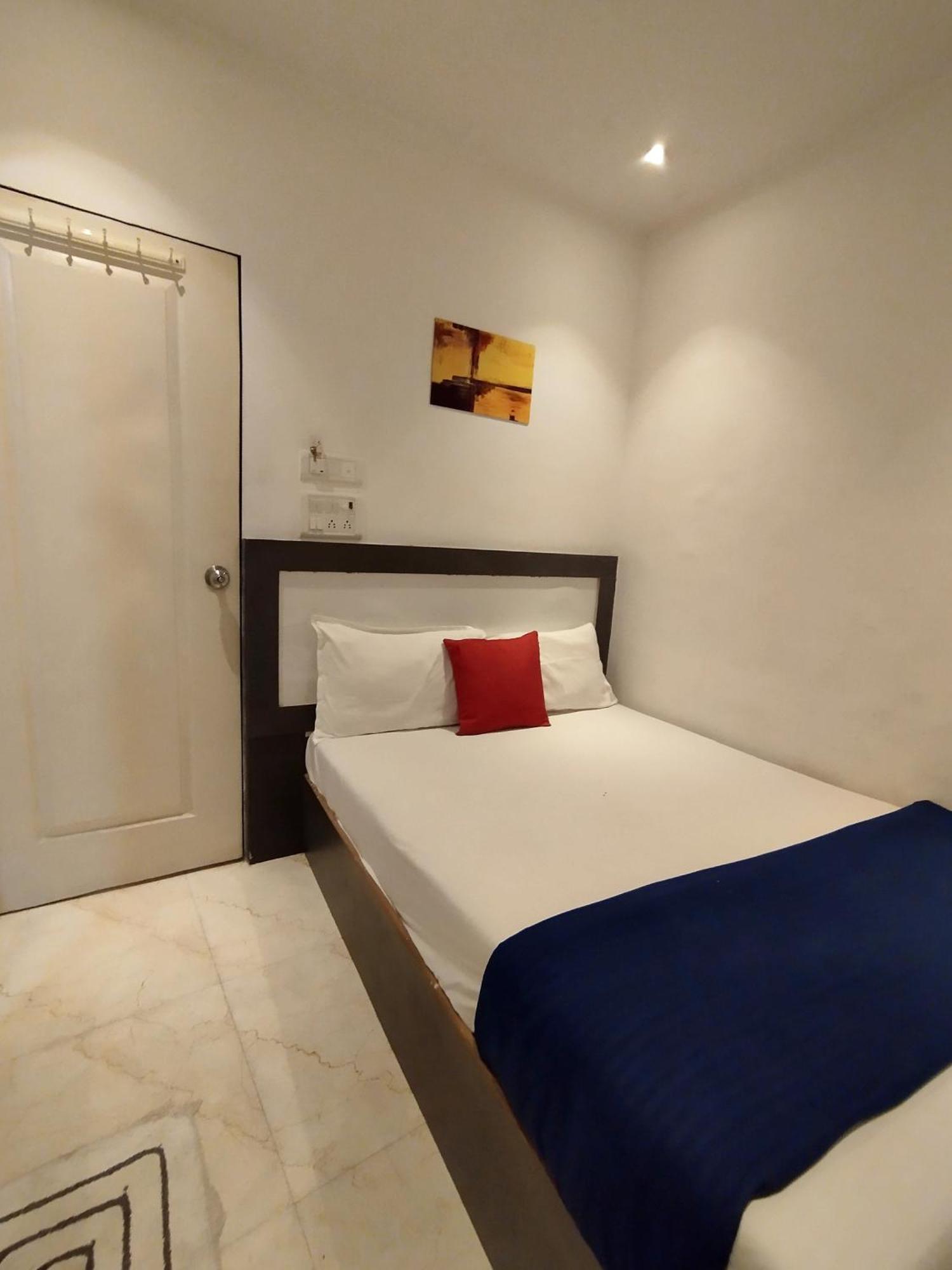 Hotel Aspen Mumbai Exteriör bild